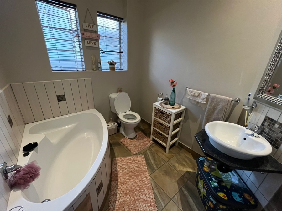 To Let 3 Bedroom Property for Rent in Waterval East North West